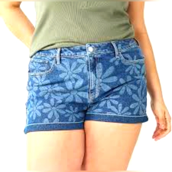 Juniors' Plus Size SO  High Rise Mom Shorts Size 17/33 Waist Daisy's Retro Denim - Picture 1 of 9